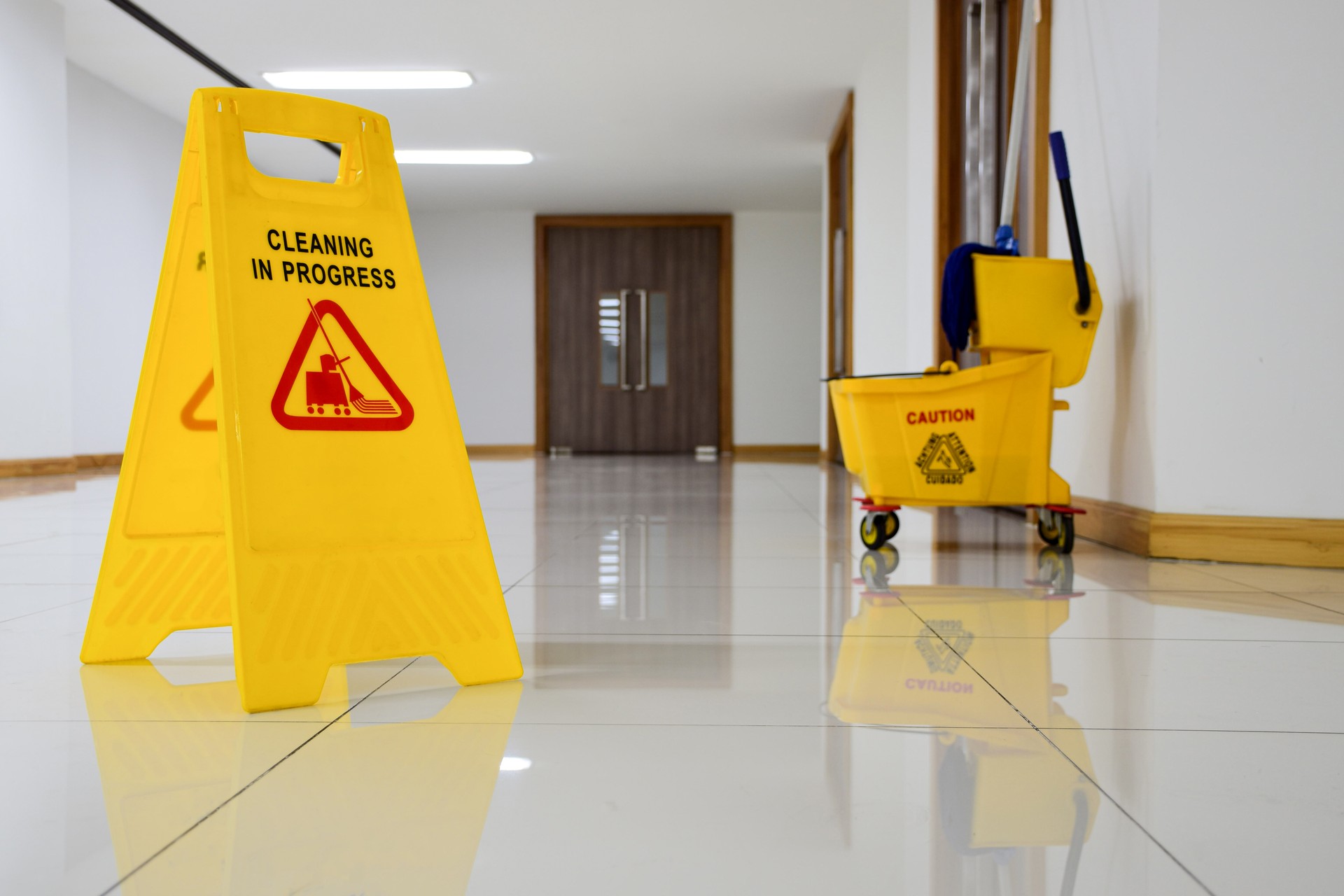 Yellow warning sign with message Cleaning in progress